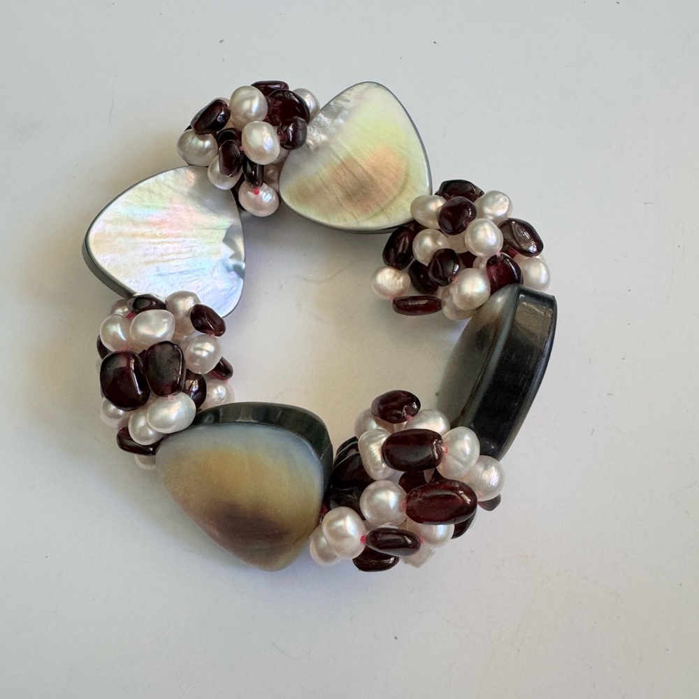 Gorgeous stretchy and cluster beeds and pearl bracelets